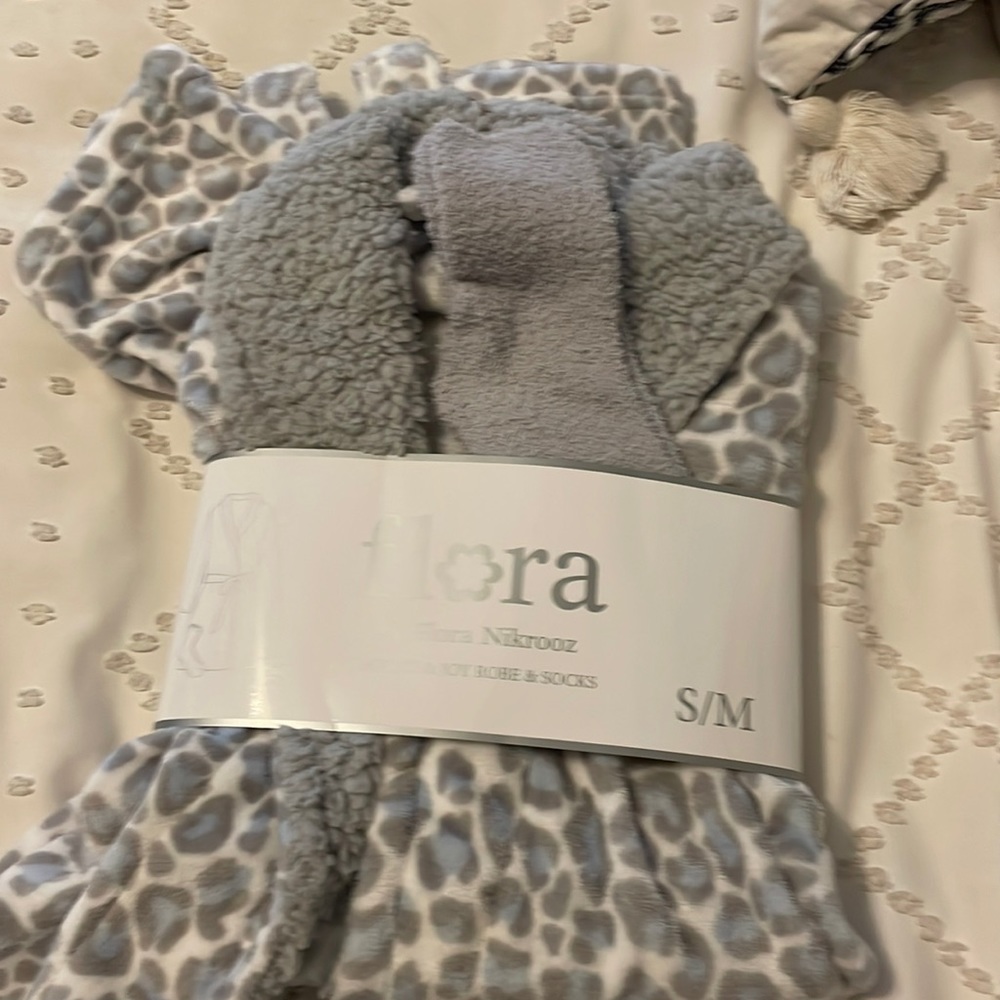Cozy new. Bathrobe